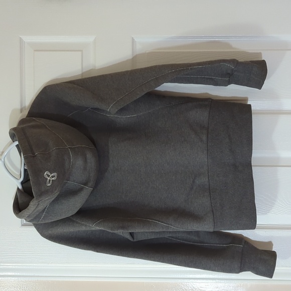 Aritzia/ TNA Zip up Hoodie Sweater - Picture 2 of 2